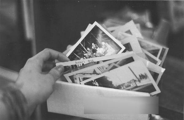 Tấm ảnh trong cuốn sách cũ