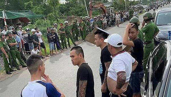 Đình chỉ công tác hai công an liên quan đến vụ vây xe công an ở Đồng Nai