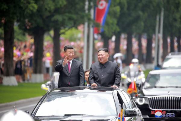 Chủ tịch Kim Jong-un và Chủ tịch Trung Quốc Tập Cận Bình tại Bình Nhưỡng - Ảnh: Reuters