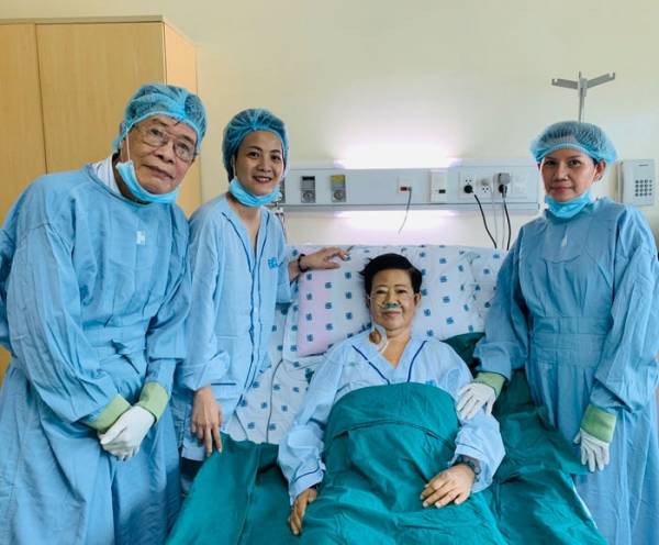 Bà Đặng Thị H vui vẻ, khỏe mạnh sau ca ghép gan