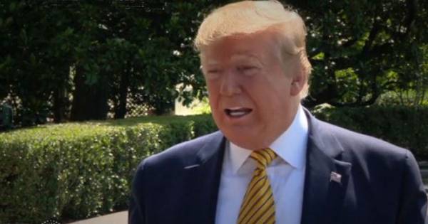 Tổng thống Mỹ Donald Trump tuyên bố áp đặt lệnh trừng phạt mới với Iran ảnh: Reuters