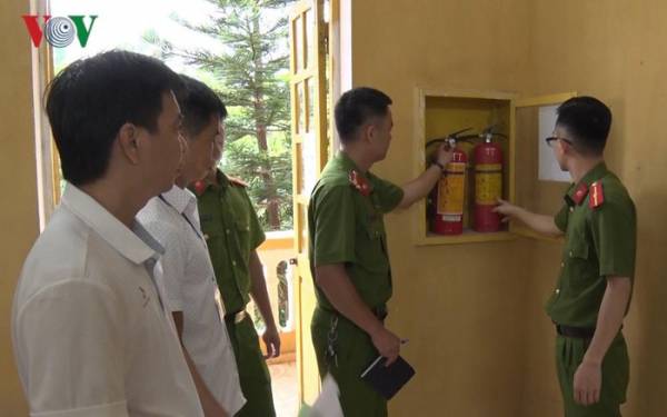 Công an Lạng Sơn kiểm tra các phương án đảm bảo ANTT cho kỳ thi tốt nghiệp THPT Quốc gia 2019, bảo đảm các trang thiết bị PCCC & CNCH để sẵn sàng xử lý các tình huống bất ngờ phát sinh.