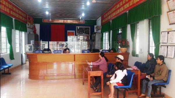 Việc tiếp nhận và trả HSHC tại các xã đã giúp ích rất nhiều cho người dân trong việc thực hiện các TTHC - Ảnh: A.T