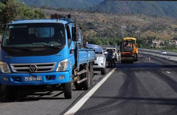 Khắc phục sự cố trên cao tốc Đà Nẵng - Quảng Ngãi.