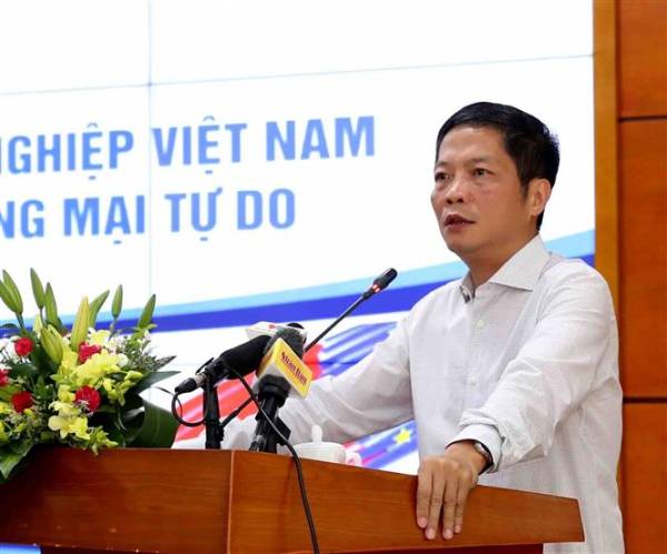 Bộ trưởng Bộ Công Thương Trần Tuấn Anh phát biểu tại Hội nghị “Cơ hội và thách thức đối với nông nghiệp Việt Nam khi tham gia các Hiệp định thương mại tự do“. Ảnh: Vũ Sinh – TTXVN.