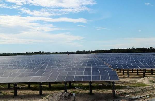 Nhà máy điện mặt trời Cẩm Hòa được lắp đặt 152.670 tấm pin mặt trời