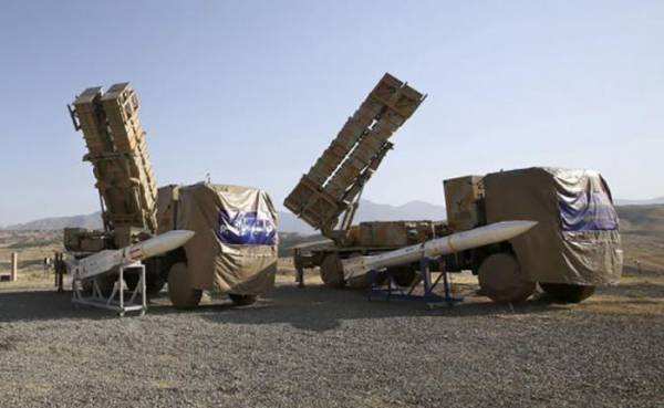 Bộ quốc phòng Iran mới giới thiệu tổ hợp tên lửa đánh chặn mới do nước này tự sản xuất “Khordad-15 “ (Ảnh: Iranian Defense Ministry)