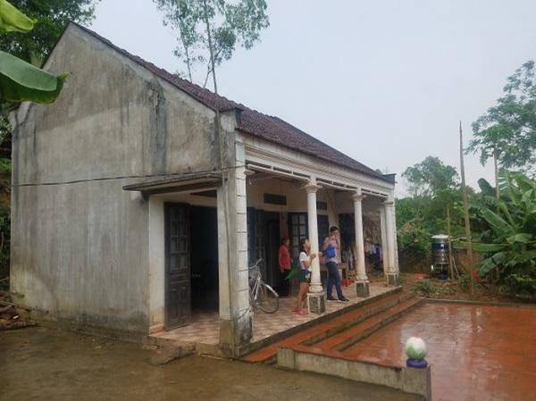 Căn nhà nhỏ bé nhưng chứa đựng nỗi đau quá lớn của cô bé khiếm thị, thiểu năng trí tuệ Nguyễn Thị Thái Hằng. Ảnh Ngô Hùng