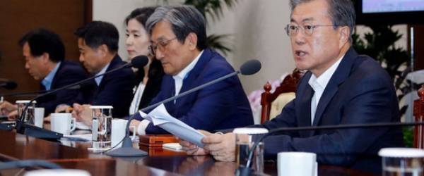 Tổng thống Hàn Quốc Moon Jae-in phát biểu trong cuộc họp với các cố vấn cấp cao hôm 8-7 Ảnh: Yonhap