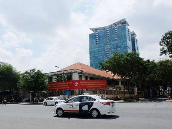 Khu vực quận 1, hệ số K sẽ tăng 2,1-2,5 lần tùy tuyến đường. Tuyến đường cao nhất có mức tăng khoảng gần 65 triệu đồng/m2 khi tăng hệ số K lên 0,4 lần. Trong ảnh: Đầu tuyến đường Đồng Kh