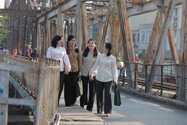 Hà Nội là thành phố hòa bình khi hội tụ được những con người ở những miền quê khác nhau đến đây lập nghiệp. Ảnh: LAM THANH