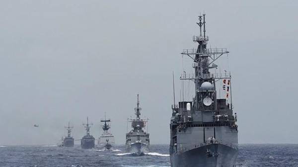 Tàu khu trục tên lửa dẫn đường và tàu hải quân Cơ Long (DDG-1801) của Hải quân Trung Quốc tham gia một cuộc tập trận quân sự gần Hoa Liên, Đài Loan. Ảnh: REUTERS