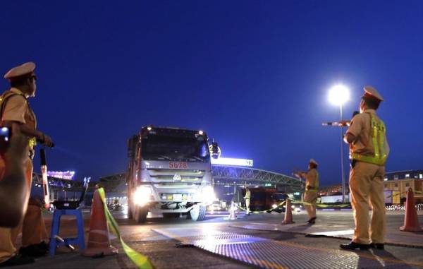 CSGT tuần tra kiểm soát, xử lý vi phạm trên cao tốc Pháp Vân - Cầu Giẽ, Ảnh: Mạnh Thắng