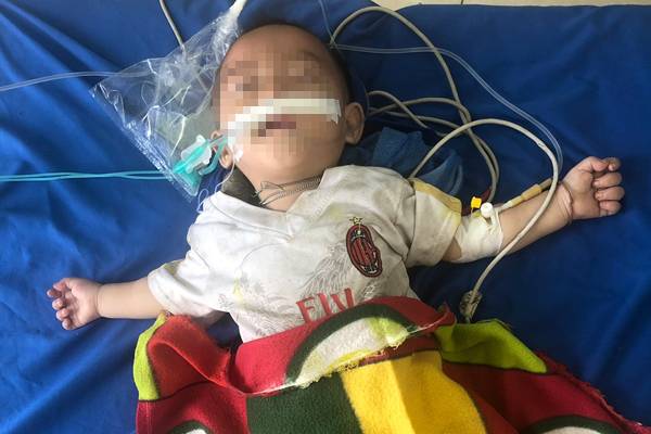 Bệnh nhi may mắn được cấp cứu kịp thời nên hiện đã qua cơn nguy kịch