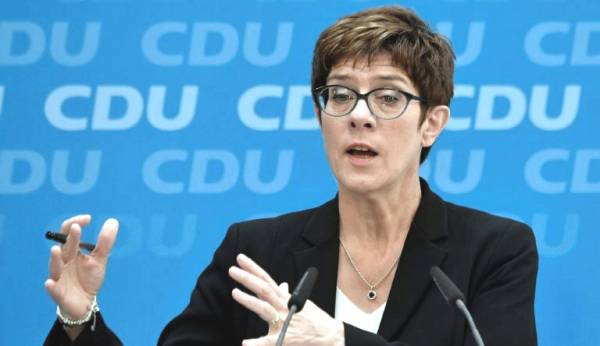 Bà Annegret Kramp-Karrenbauer được cho là ứng viên tiềm năng trong cuộc đua giành chiếc ghế Thủ tướng Đức vào năm 2021.