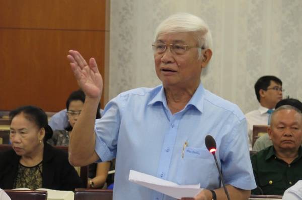 TS Phan Xuân Biên phát biểu tại hội thảo