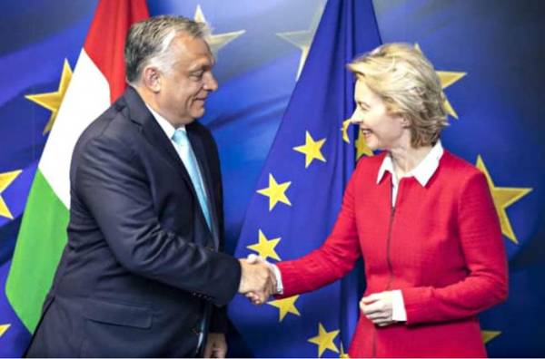 Trong cuộc gặp bà Von der Leyen tại Brussels ngày 1/8, Thủ tướng Orban nói ông kỳ vọng có giải pháp tích cực với vấn đề tị nạn (Photo:MTI).