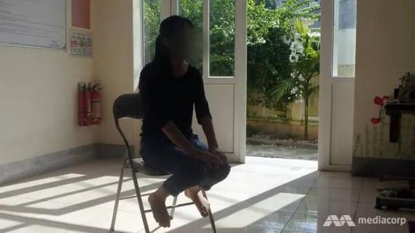 Linh bị lừa bán sang Trung Quốc sau khi đi chơi cùng một người bạn. Cô may mắn được cha mình tìm thấy và đưa về Việt Nam 2 năm sau. Ảnh: Channel NewsAsia.