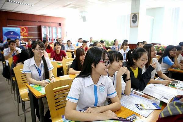 Nhiều sinh viên ra trường không tìm được việc làm. Ảnh: Hồng Vĩnh