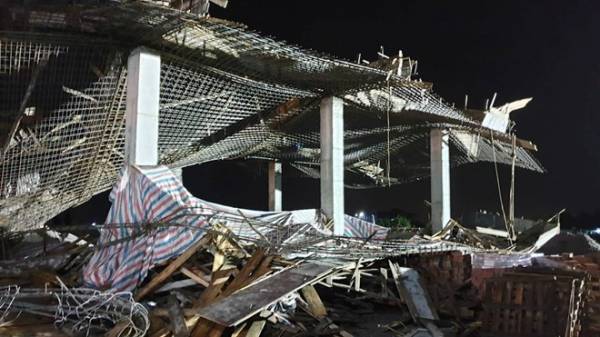 Hiện trường vụ sập giàn giáo khiến 8 người thương vong