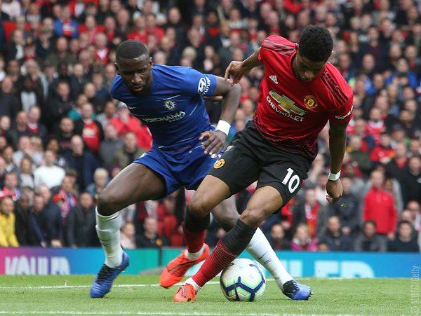 Hàng công của M.U lẫn Chelsea không được đánh giá cao.