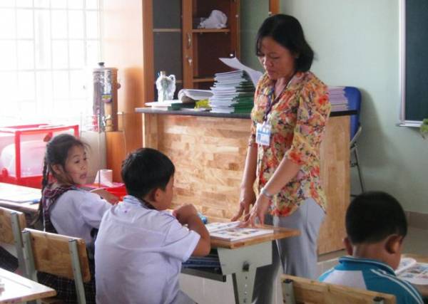 Giáo viên thành người đòi nợ, lỗi của không ít phụ huynh