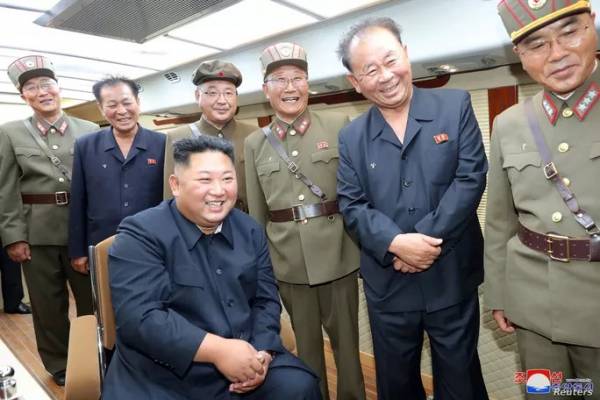 Nhà lãnh đạo Triều Tiên Kim Jong-un chỉ đạo cuộc bắn thử nghiệm vũ khí mới Ảnh: REUTERS