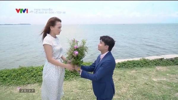 Vũ cầu hôn lại Thư tại nơi hai người đi chơi với nhau lần đầu tiên.