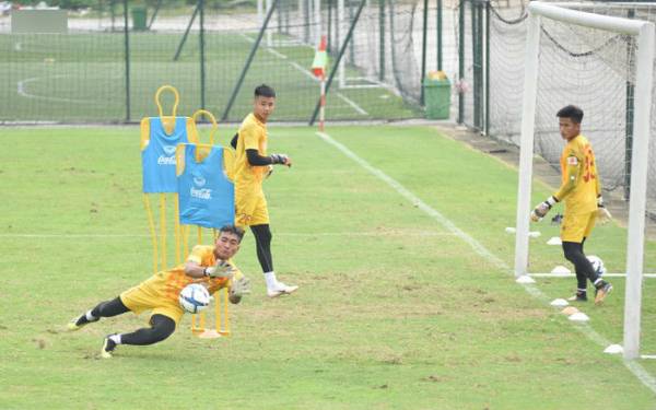 Ông Park gọi nhiều thủ môn lên để kiểm tra năng lực chuẩn bị cho SEA Games 30 (Ảnh: Dương Thuật).