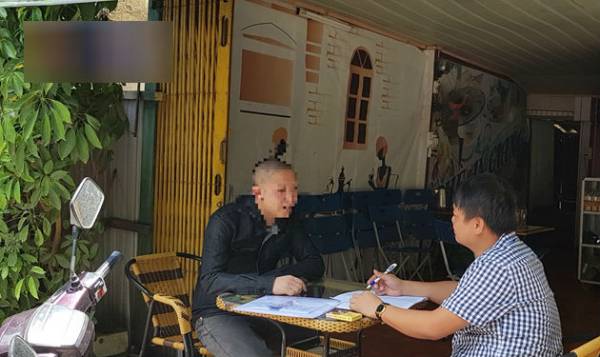 Phóng viên báo Bảo vệ pháp luật trao đổi với anh Nguyễn Thanh Trung, bố bé gái 6 tuổi nghi vấn bị xâm hại tình dục.