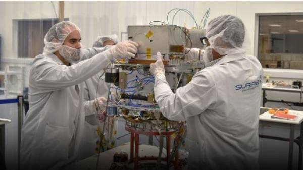 Đồng hồ nguyên tử Deep Space.