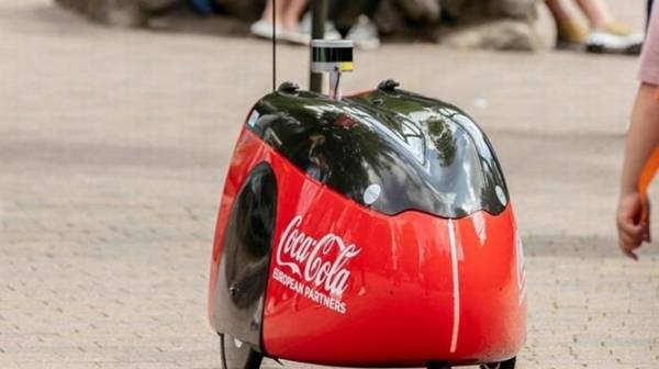 Coca-Cola sử dụng robot tự lái để giao đồ uống cho du khách tại Alton Towers