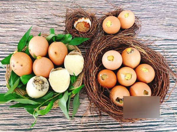 Chán luộc, đem trứng gà nướng lên thơm nức mũi, cả nhà ăn 1 lại muốn ăn 2