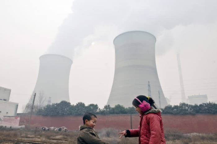 Một nhà máy nhiệt điện than ở Lạc Dương, tỉnh Hà Nam. Ô nhiễm lưu huỳnh đã khiến bệnh ung thư gia tăng, trở thành nguyên nhân hàng đầu gây tử vong tại Trung Quốc.