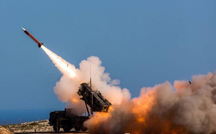 Hệ thống phòng không Patriot có thể không phát huy tác dụng ngăn chặn cuộc tấn công vào cơ sở dầu mỏ của Saudi Arabia. Ảnh: AP.