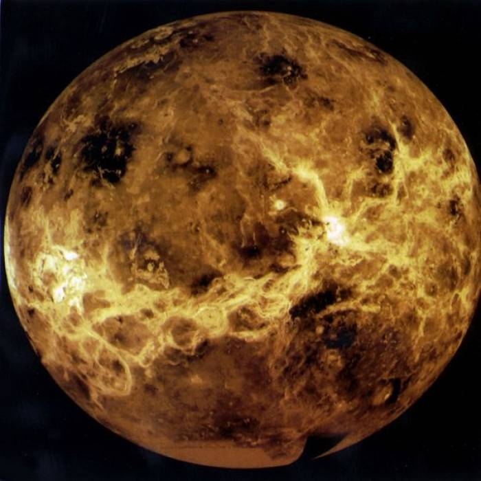 Sao Kim từng có khí hậu ôn đới ổn định trong hàng tỉ năm. Ảnh: Mirror