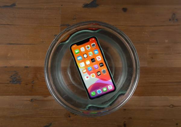 Khả năng chống nước tốt hơn ở iPhone 11