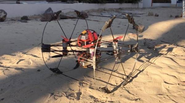 Nguyên mẫu hiện tại của robot biến hình được thử nghiệm trong sân robot Phòng thí nghiệm động cơ phản lực của NASA.