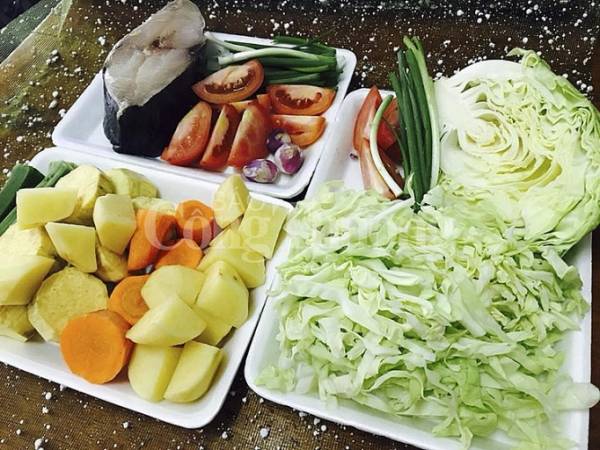 Người tiêu dùng có thể chọn mua những thực phẩm sạch chế biến sẵn trên mạng.