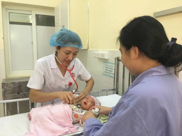 Bé Tuệ A., đã qua cơn nguy kịch, có thể xuất viện trong 1- 2 ngày tới