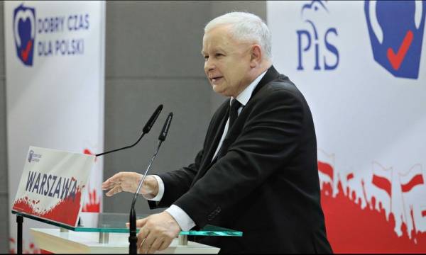Với nhiều cam kết được cho là hào phóng, Đảng Pháp luật và Công lý của ông Jarosław Kaczyński (ảnh) dự đoán sẽ giành thắng lợi lần thứ hai liên tiếp trong cuộc bầu cử Quốc hội ngày 13/10. (Ả