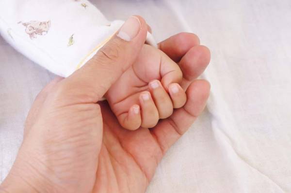 Mất cân bằng giới tính: Phụ nữ vẫn chọn sinh con trai vì áp lực gia đình chồng