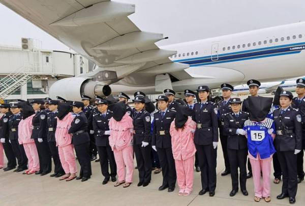 136 tội phạm lừa đảo qua mạng bị dẫn độ từ Lào về Trịnh Châu, Hà Nam hôm 15/10