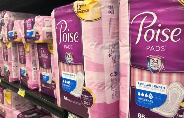 Các loại tã giấy dành cho người lớn bán tại cửa hàng tạp hóa ở Chicago, bang Illinois, Mỹ ngày 11/10/2019. Ảnh: Reuters