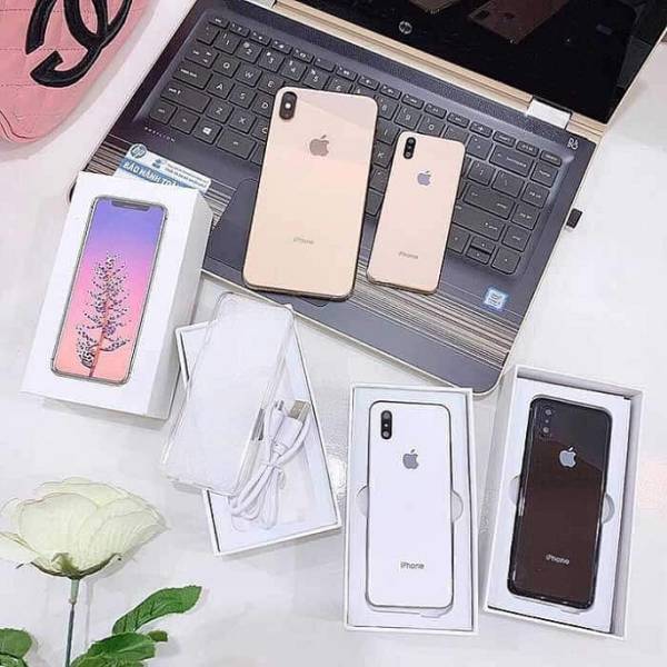 Những chiếc điện thoại giả hình dáng của iPhone nhưng có kích thước nhỏ hơn trông khá sành điệu, nhưng chất lượng thì người tiêu dùng cần kiểm tra kỹ trước khi mua.