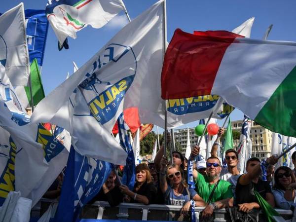 Italy: Tổng đình công làm tê liệt giao thông cả nước