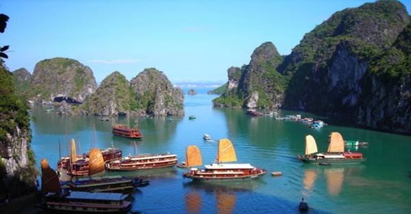 Nhìn lại đề xuất tăng giá vé vịnh Hạ Long: ‘Đùng một cái lại tăng giá’ - Bệnh nan y của du lịch Việt
