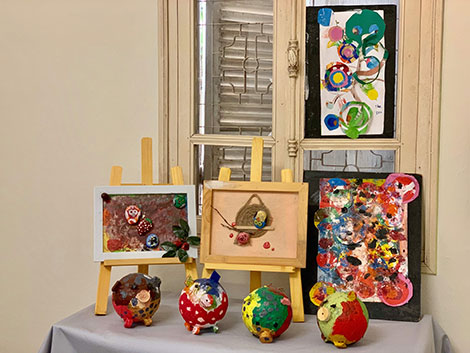 Một góc triển lãm tranh “Khác biệt nhưng đặc biệt”.