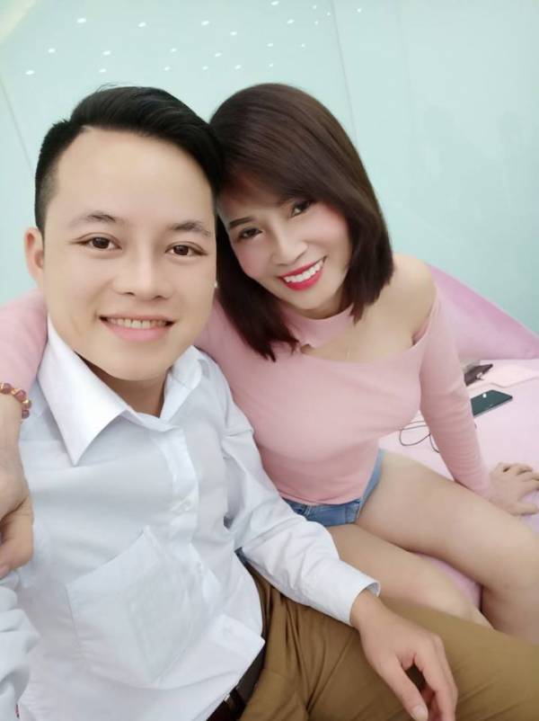 Mọi nhất cử nhất động của vợ chồng chị Thu Sao luôn nhận được nhiều quan tâm. (Ảnh: FBNV)