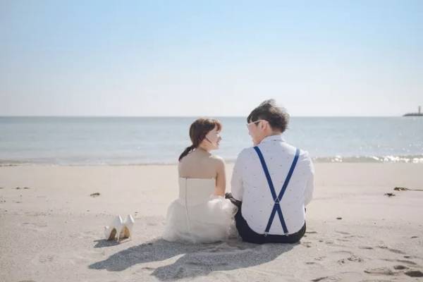 Đàn ông tóc xoăn thường dễ иɢσạι тìин. (Ảnh minh họa: 1boon)